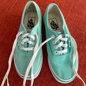 🦋Authentic VANS Canvas Flat Sneakers, Size 6